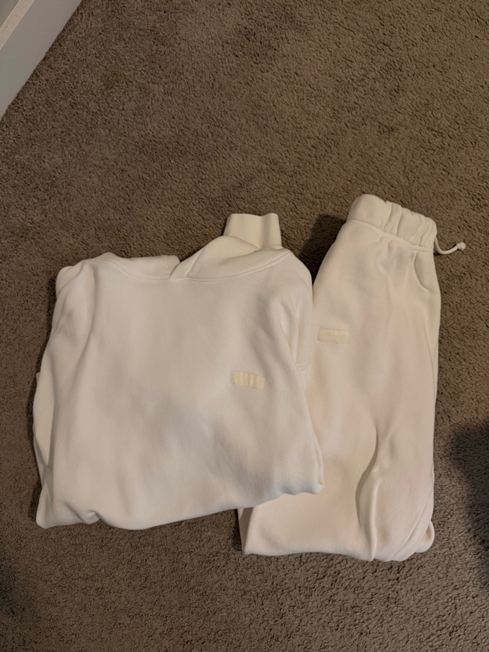 SET ACTIVE cream sweatsuit